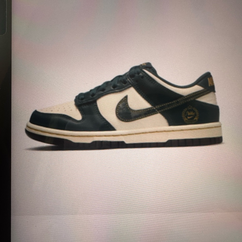 Nike Men's Black and Cream Sneakers